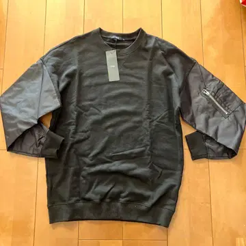 [택 포함 새상품] 블랙 지퍼 포켓 부착 트레이닝복