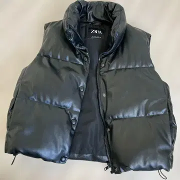 ZARA 인조 가죽 충전솜 베스트