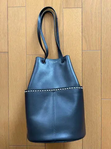 J&M DAVIDSON 미니 데이지 핸드백 스터드 블랙