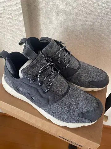 Reebok Classic 그레이 스니커즈