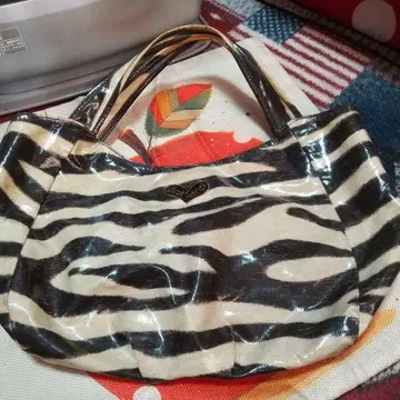 싱크비 제브라 패턴 토트백