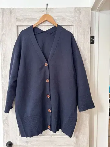 코코딜 네이비 V넥 긴팔 가디건