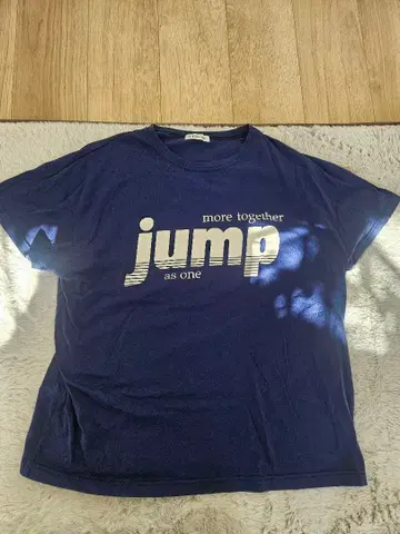 네이비 반팔 T셔츠 프린트