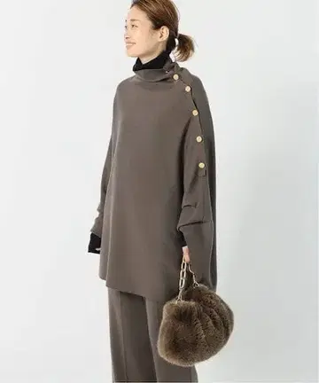 브라운 퍼 핸드백 골드 체인 a point etc