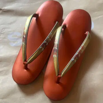 빨간색 꽃무늬 하나오 조리