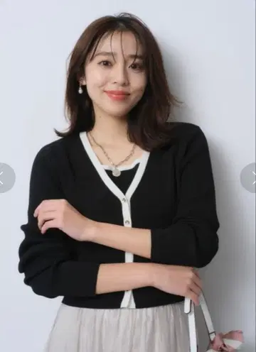 새상품급 스프링 V 가디건 앙상블 블랙 x 베이지