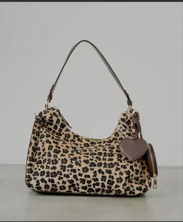 레오파드 무늬 토트백 하트형 참 포함