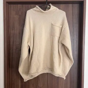WTW 크림색 하이넥 스웨터