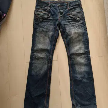 데미지 가공 다크 블루 스트레이트 청바지