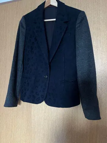 르쉘블루 레오파드 무늬 테일러드 자켓