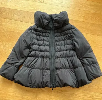 [ TOBECHIC ] 프릴 밑단 블랙 다운 자켓 50