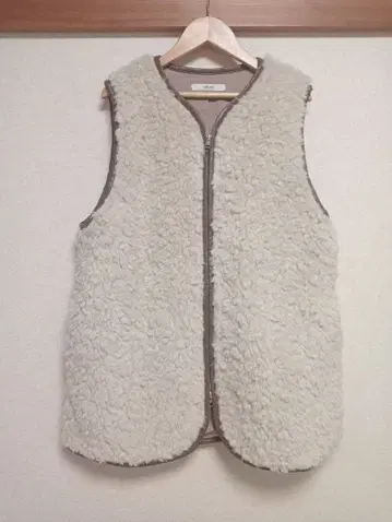 저널 스탠다드 리룸 양 인조 모피 지퍼 베스트