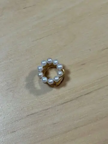 ete 펄 장식의 골드 컬러 반지 ( 한쪽 귀 )