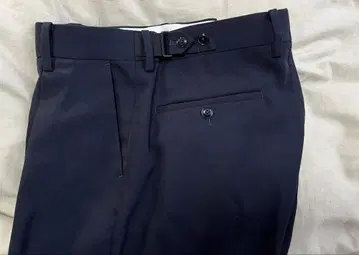 Tomorrowland 네이비 플리츠 슬랙스