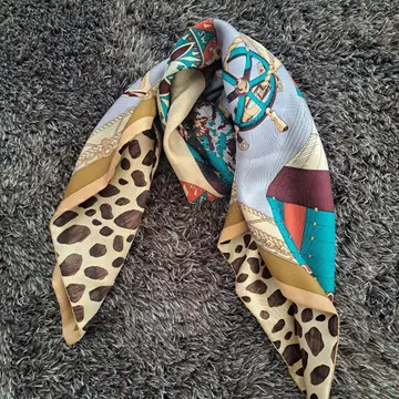 마니프리 리버서블 실크 스카프 64 x 64