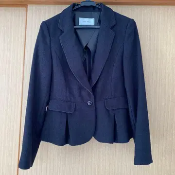 포멀 자켓과 스커트 세트