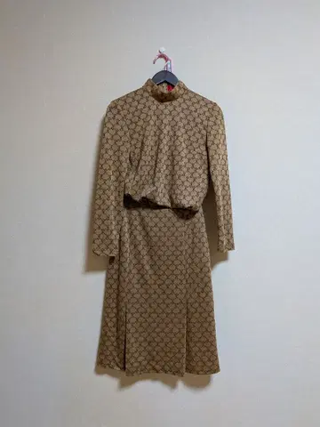 로베르타 디 카메리노 멜리 티셔츠 스커트 셋업 사이즈 38