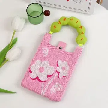 꽃무늬 비즈 핸들 니트 토트백