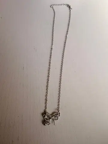 리본 모티브 실버 목걸이