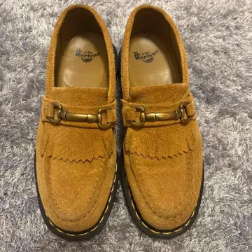 Dr. Martens 브라운 스웨이드 로퍼
