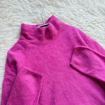 Ballsey TOMORROWLAND 플러피 얀 하이넥 니트