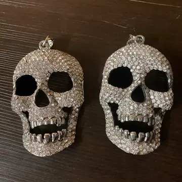 스컬 디자인 크리스탈 액세서리