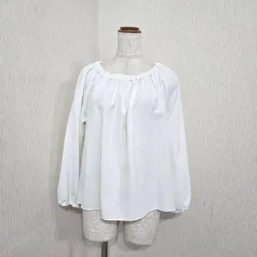 179/WG 화이트 오프숄더풍 개더 블라우스 (38) 소매 밴딩