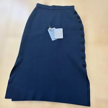 새상품급 크루치아니 네이비 타이트 스커트 40