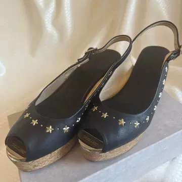 지미추 블랙 오픈토 샌들