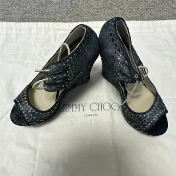JIMMY CHOO 다크 그레이 샌들