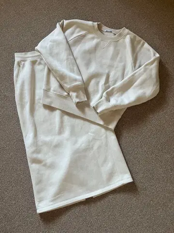 미사용 GU 내로우 스커트 셋업 S