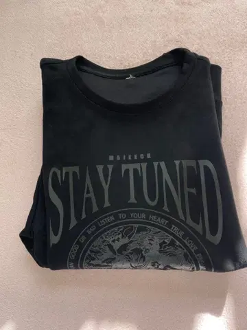 새상품 연초 세일 STAY TUNED 블랙 트레이닝복