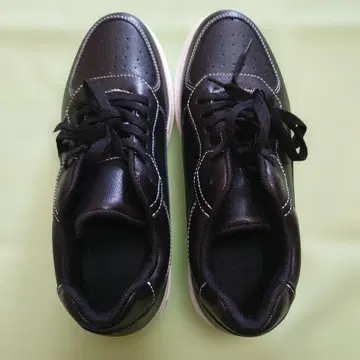 블랙 합성 피혁 로우컷 스니커즈