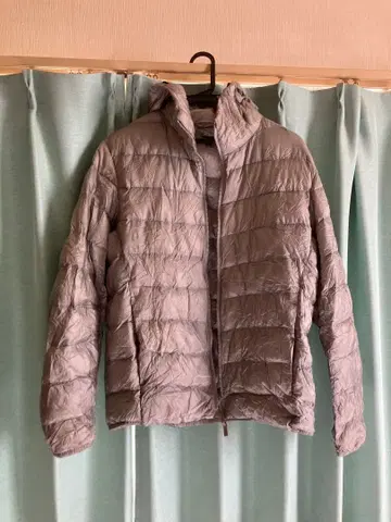 유니클로 울트라 라이트 다운 후드티 M 사이즈 그레이