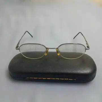 실버 직사각형 프레임 안경