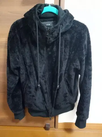 AKM 블랙 후드티