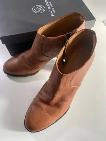 beauty & youth 카프 앵클부츠 38 모카 애로우즈