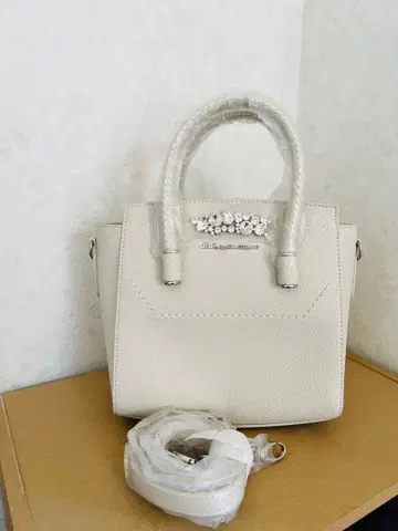 JILL by JILL STUART 비쥬 로얄 미니 백 화이트