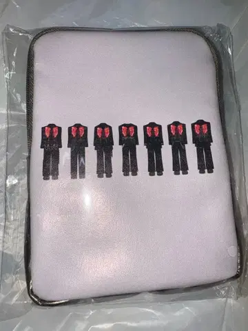 원인은 자신에게 있다. 립 파우치 Laboratory