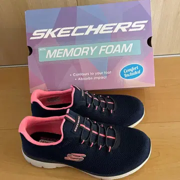 SKECHERS 메모리 폼 와이드 핏 스니커즈