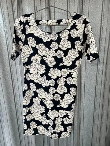 MURUA 꽃무늬 반팔 무릎 기장 원피스