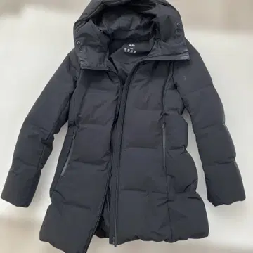 유니클로 심리스 다운 후드 부착 블랙 다운 자켓