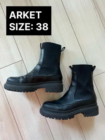 ARKET 블랙 사이드 고어 부츠 통굽 밑창