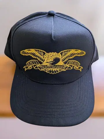 ANTI-HERO 스냅백 캡