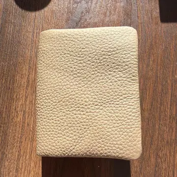 아이보리 가죽 이단 접이식 지갑