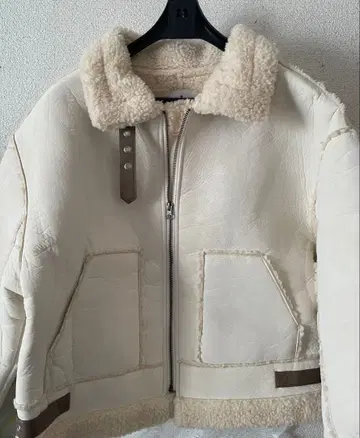 merry jenny 페이크 칼라 무스탕 자켓 아이보리