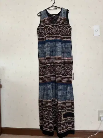 기하학 패턴 슬리브리스 맥시 드레스