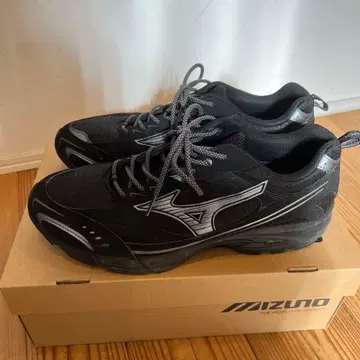 미즈노 MXR 스니커즈 블랙 x 그레이 28.5cm