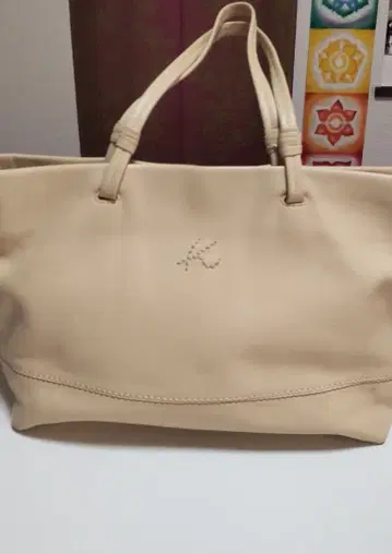 베이지 토트백 K 자수 포함