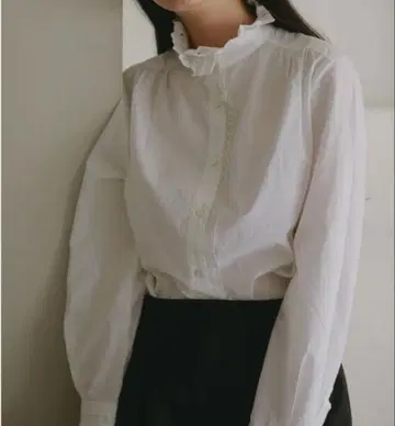 미사용 새상품 CASA FLINE 코튼 프릴 블라우스 화이트